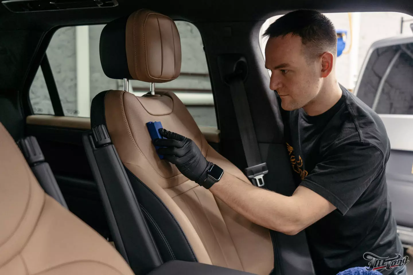 Оклеили Range Rover Sport в глянцевый полиуретан. Чистка салона и покрытие керамикой